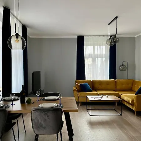 Lemon Pepper Apartment *