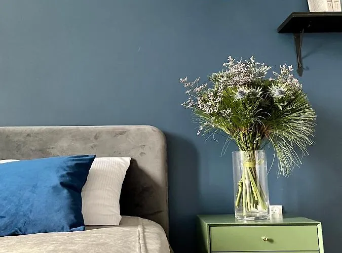 Apartment Lemon Pepper *